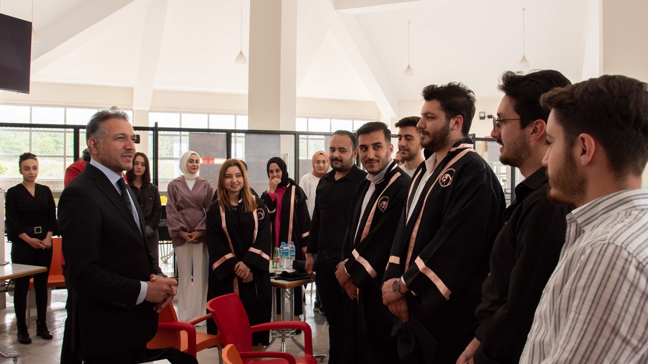 Rektör Aksoy, Fen Fakültesi laboratuvarlarını inceledi